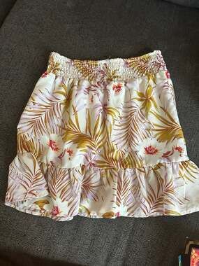June & Hudson Skirt Size S Floral Print Smocked Ruffle